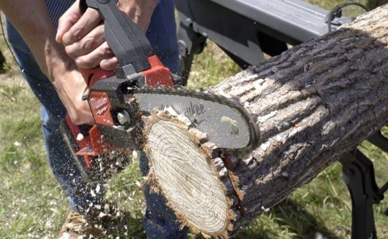 Milwaukee M18 Fuel Hatchet 8-Zoll-Baumpflegesäge